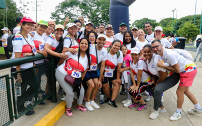 Isabel Herrera y Roney Pino ganaron la Caminata 5K del Banco del Tesoro